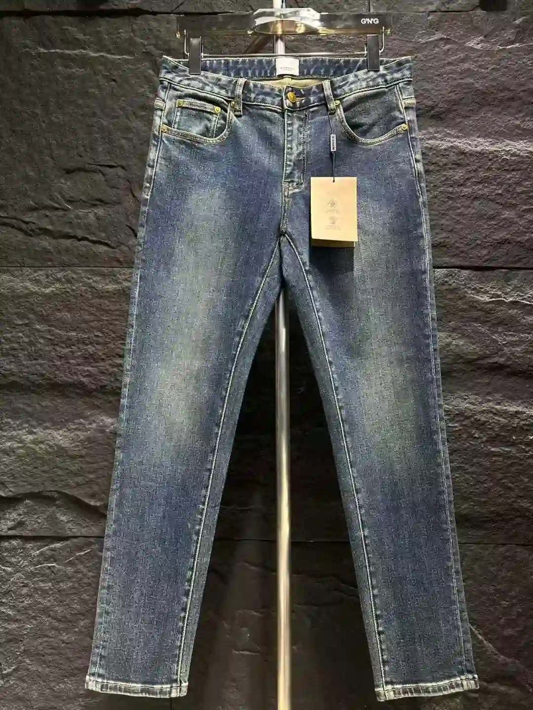 BURBERRY 640__1