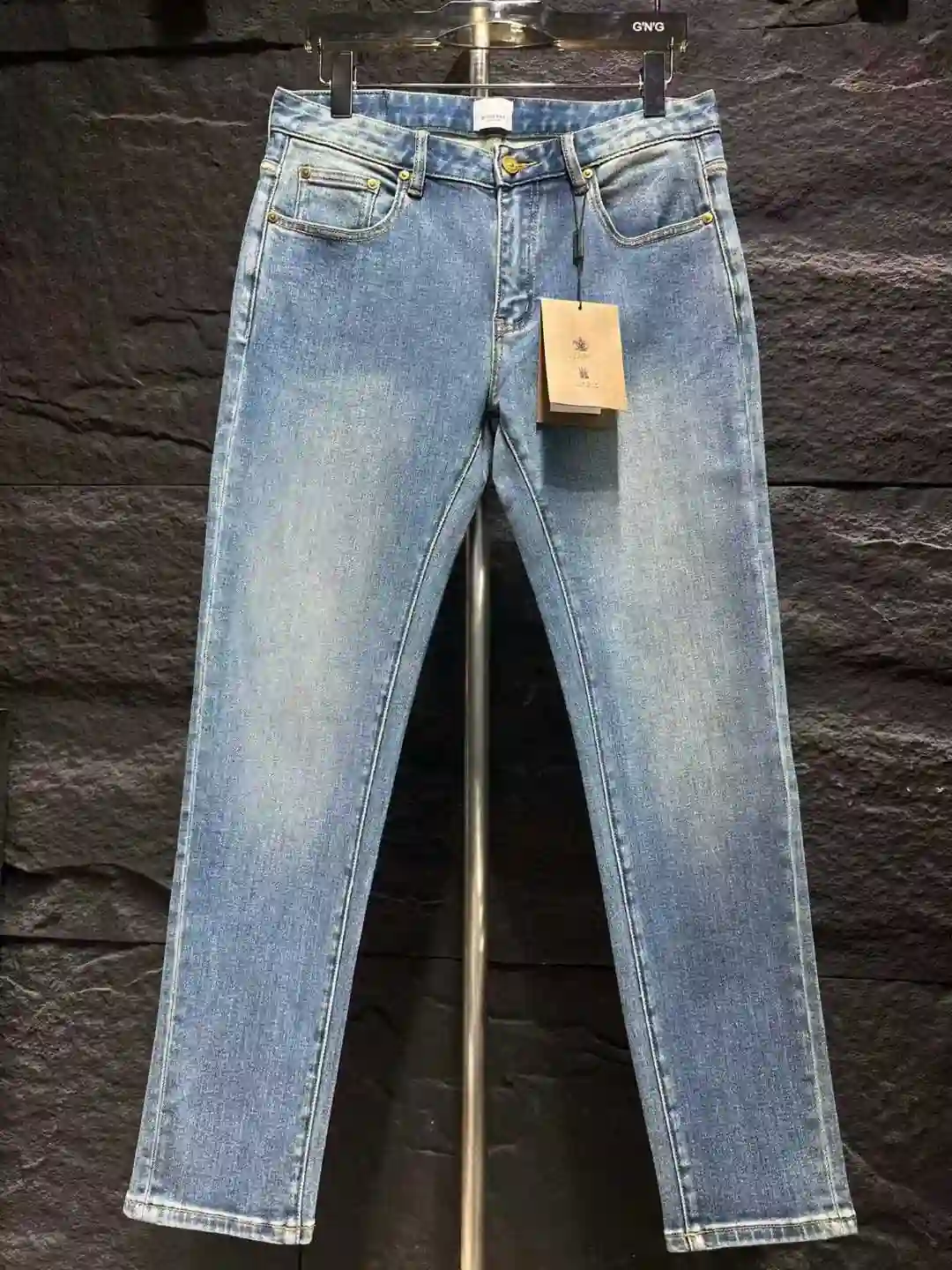 BURBERRY 641__1
