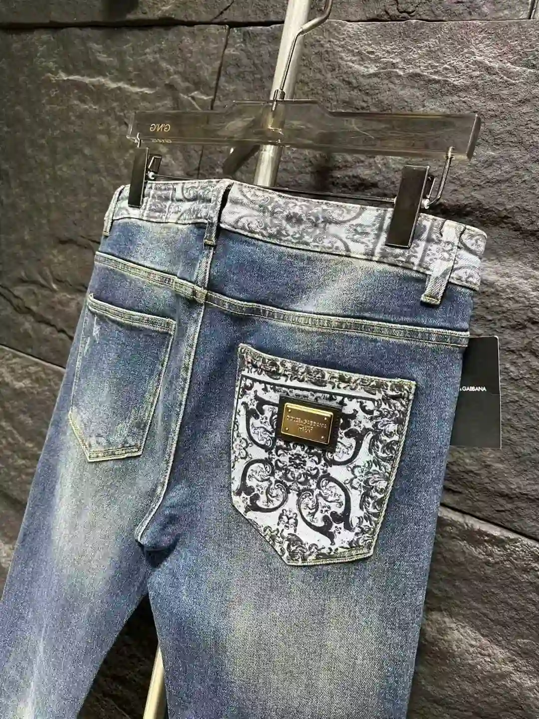 D&G 409__9