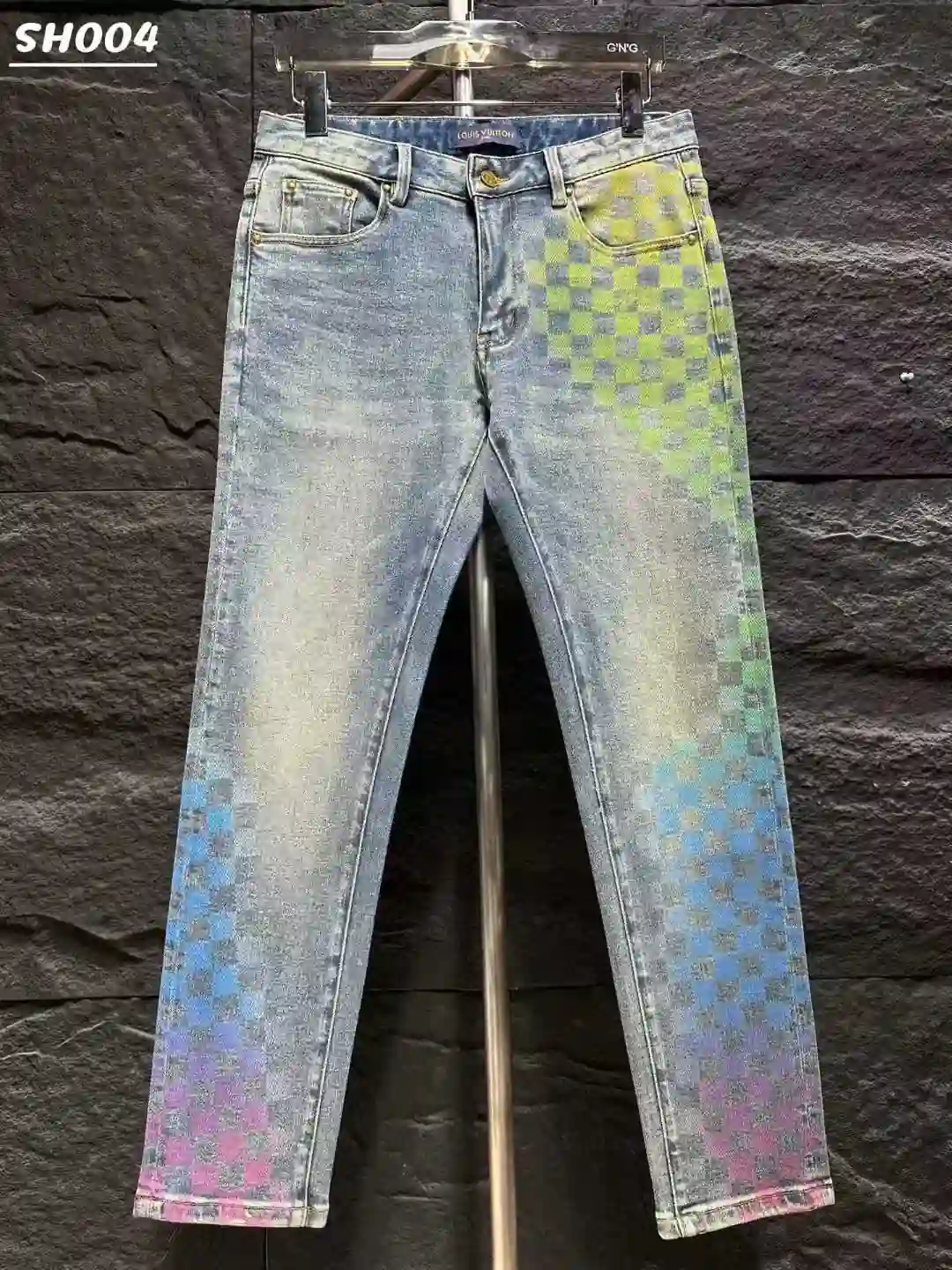 LV 408__1