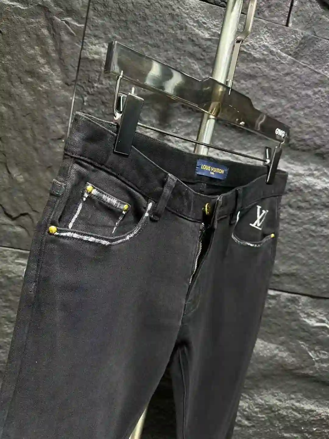 LV 415__6