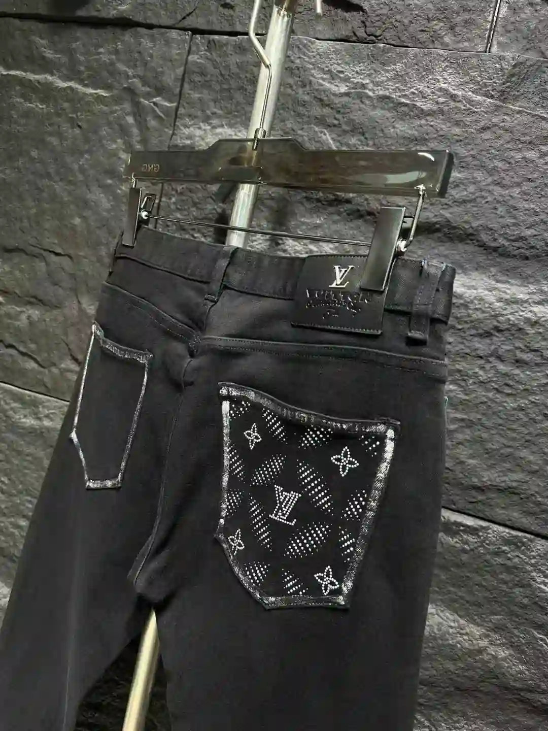 LV 415__9