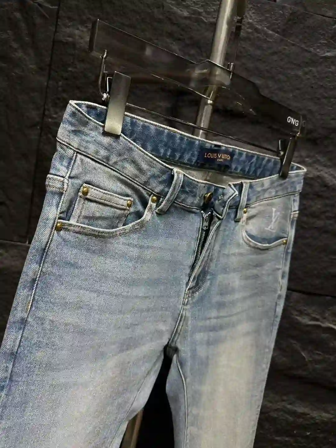 LV 427__5