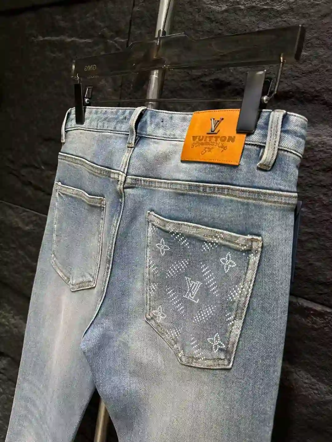 LV 427__8