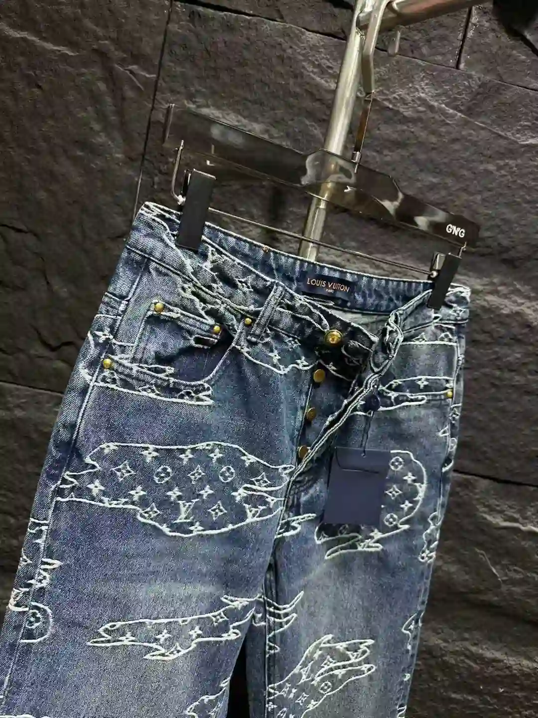 LV 446__5