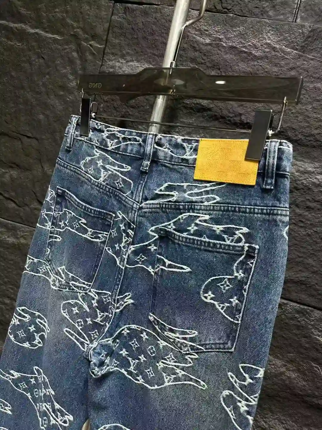 LV 446__9