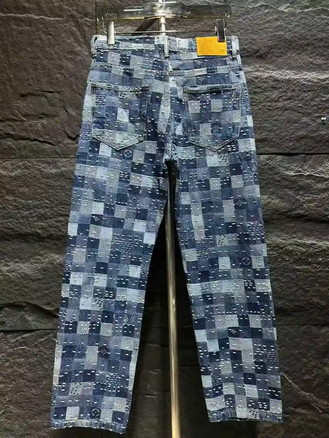 LV 448__6